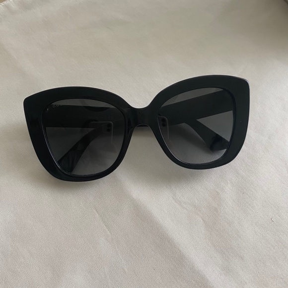 Gucci Cat eye style sunglasses - Picture 1 of 8